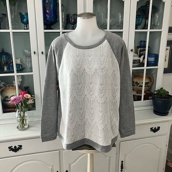 Adrienne Vittadini Lace Overlay Sweatshirt Top Sz XL Gray and white - Picture 2 of 8